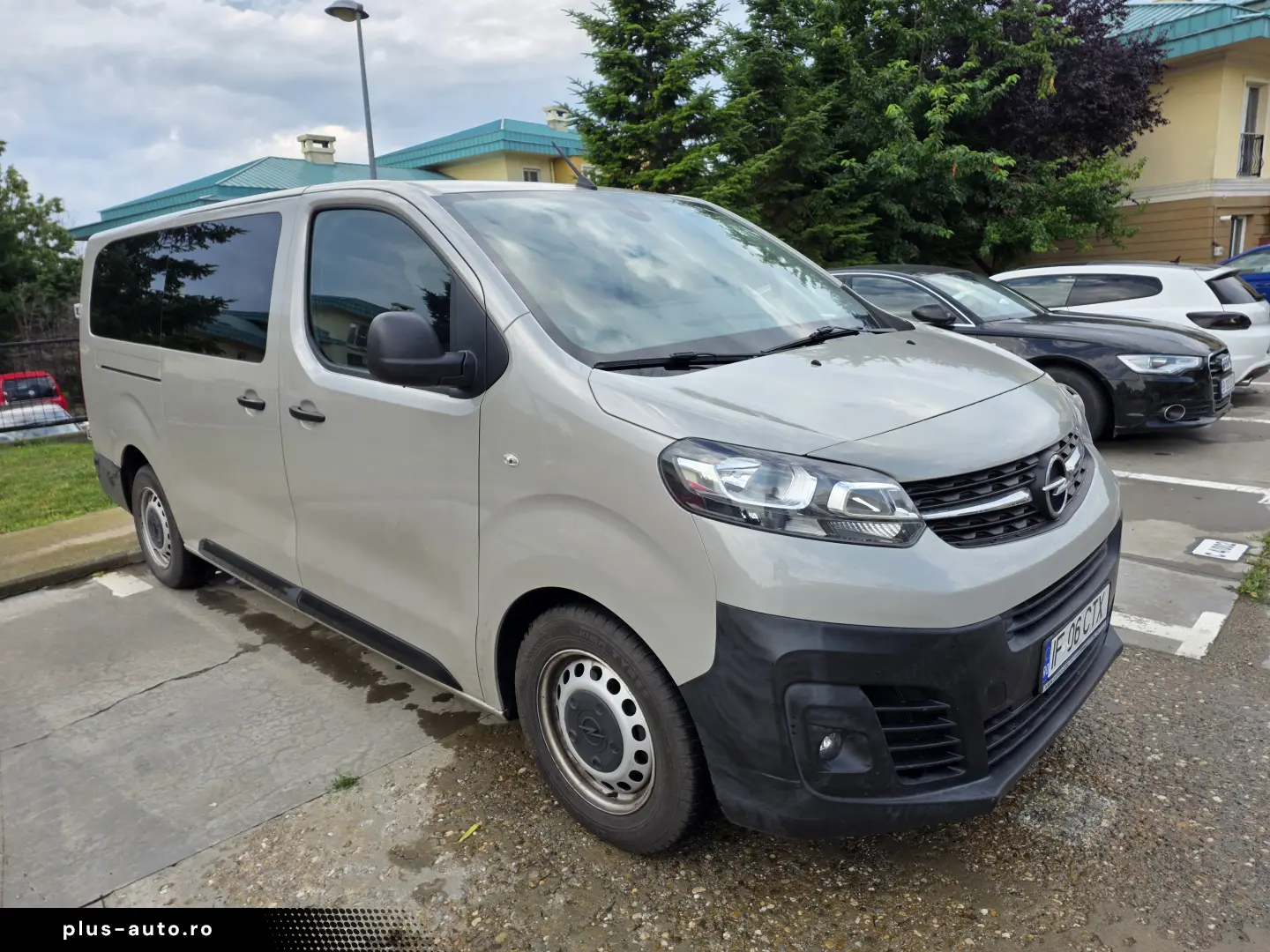 Opel Zafira Life   Vivaro C  - masina familiei