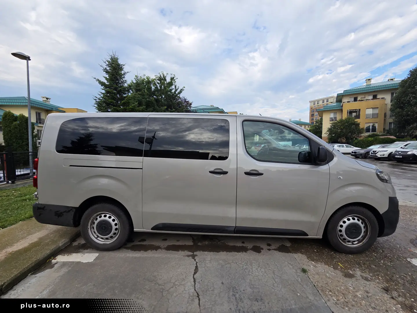 Opel Zafira Life   Vivaro C  - masina familiei