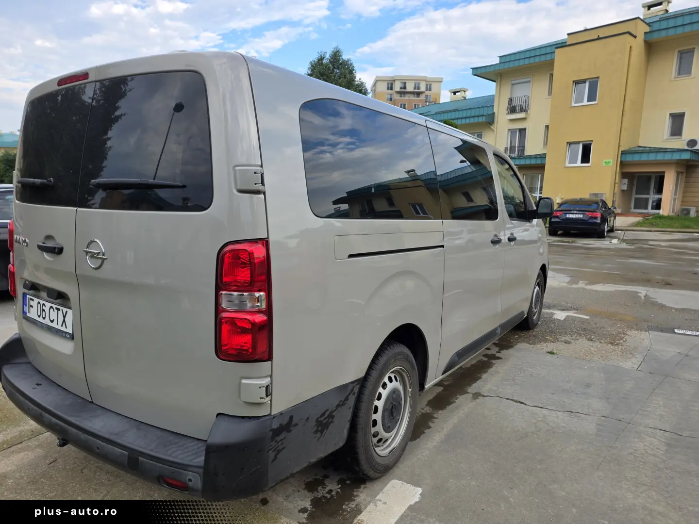 Opel Zafira Life   Vivaro C  - masina familiei