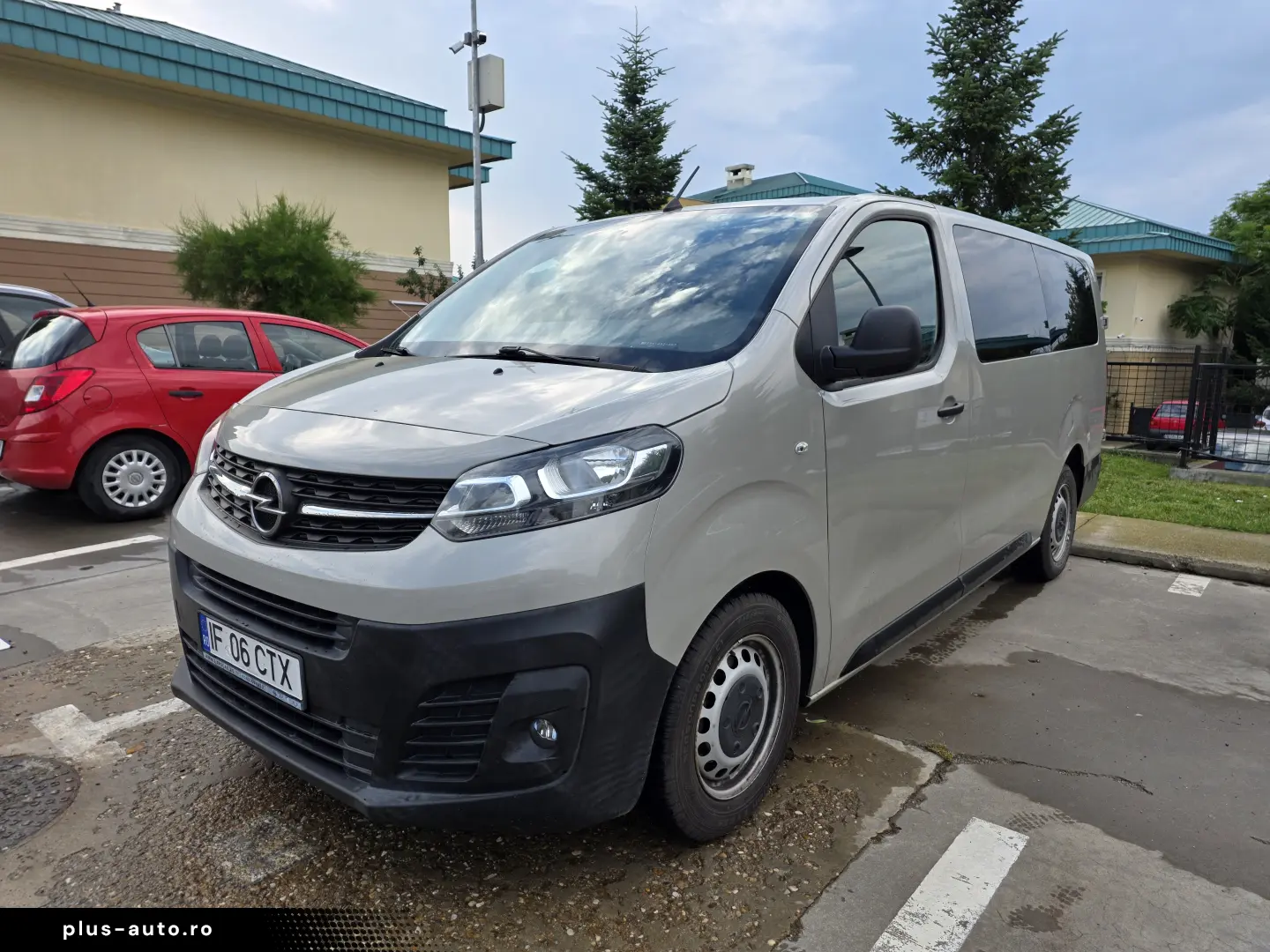Opel Zafira Life   Vivaro C  - masina familiei