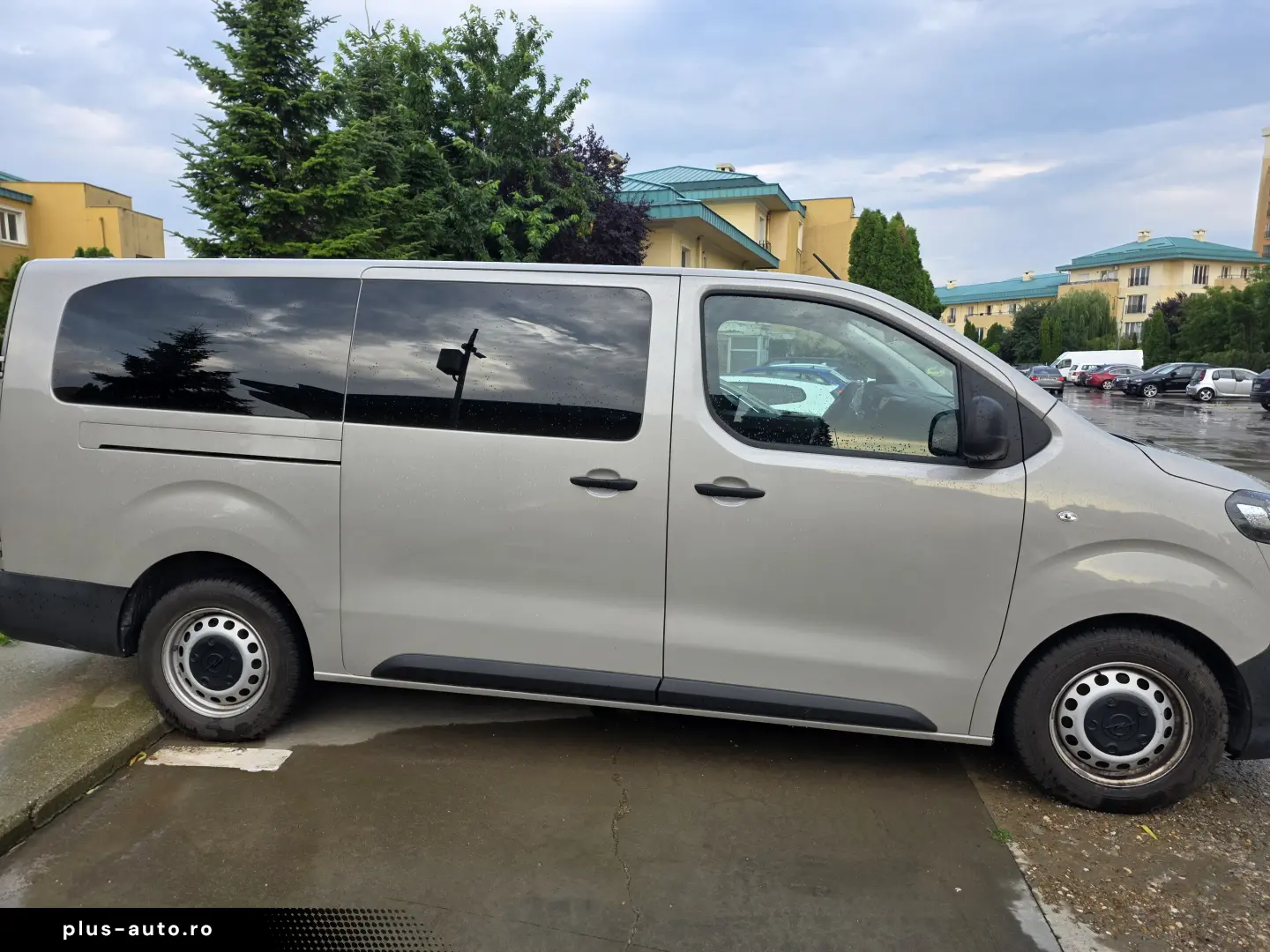 Opel Zafira Life   Vivaro C  - masina familiei