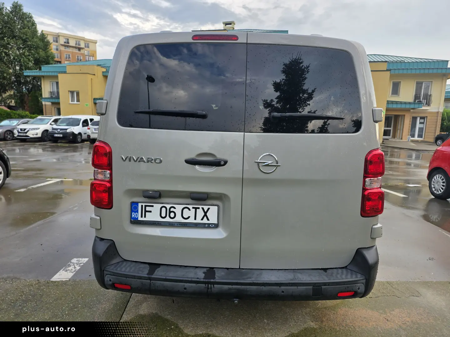 Opel Zafira Life   Vivaro C  - masina familiei