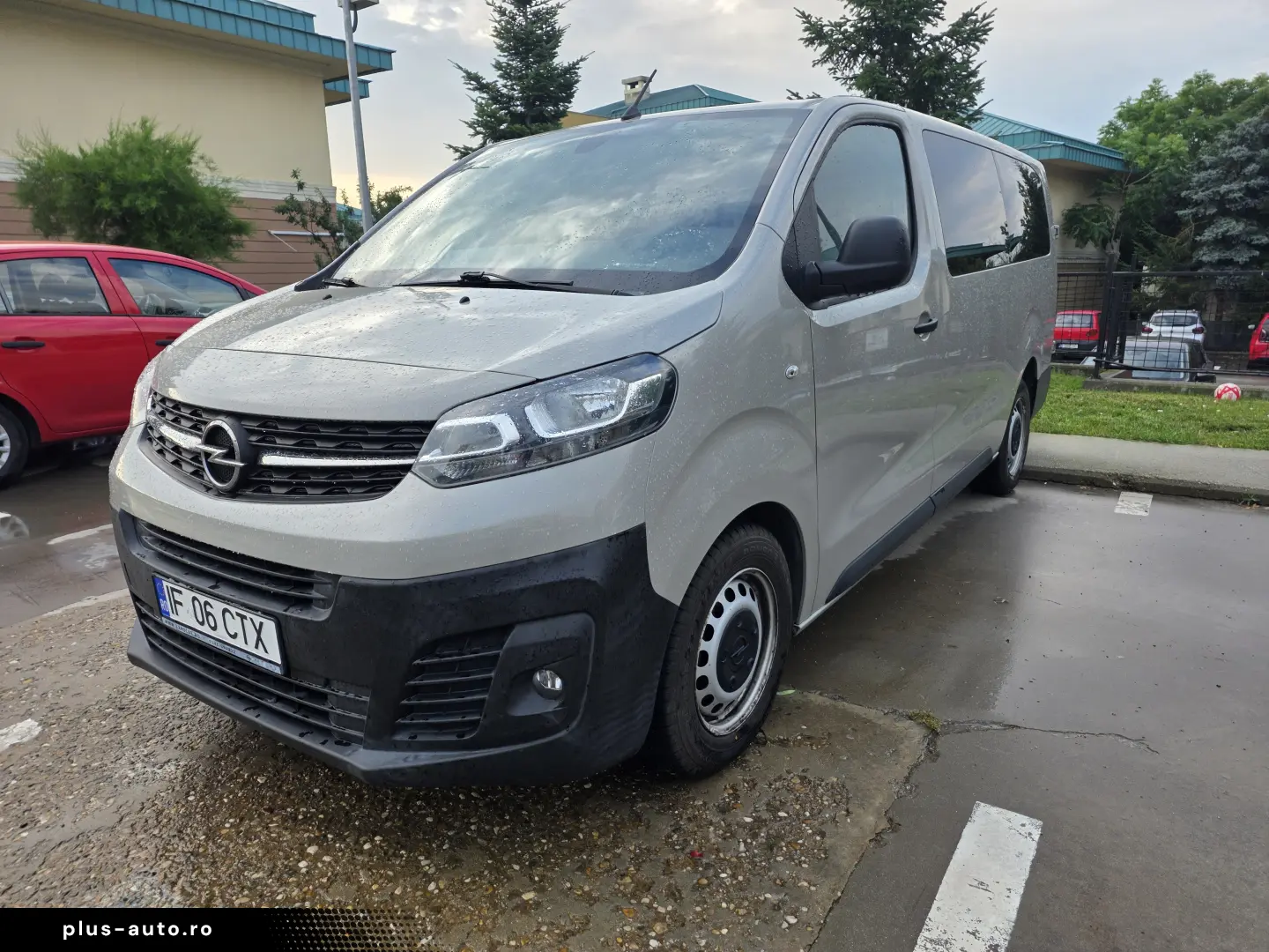 Opel Zafira Life   Vivaro C  - masina familiei