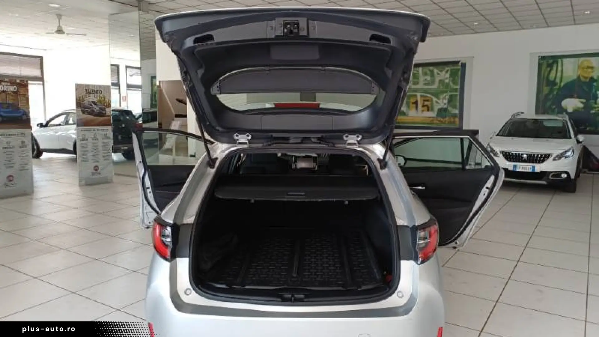 Toyota Corolla 1.8 Hybrid Touring Sport echipare Bussines