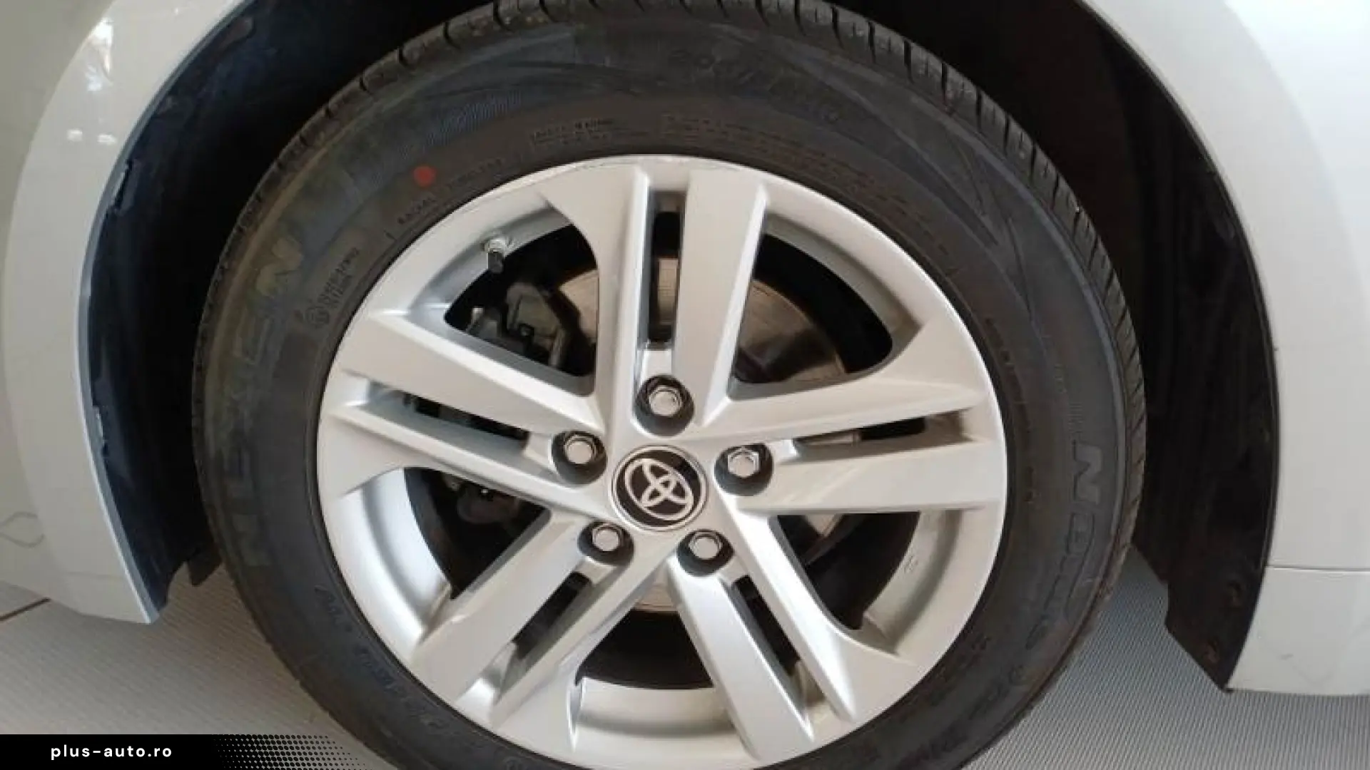 Toyota Corolla 1.8 Hybrid Touring Sport echipare Bussines