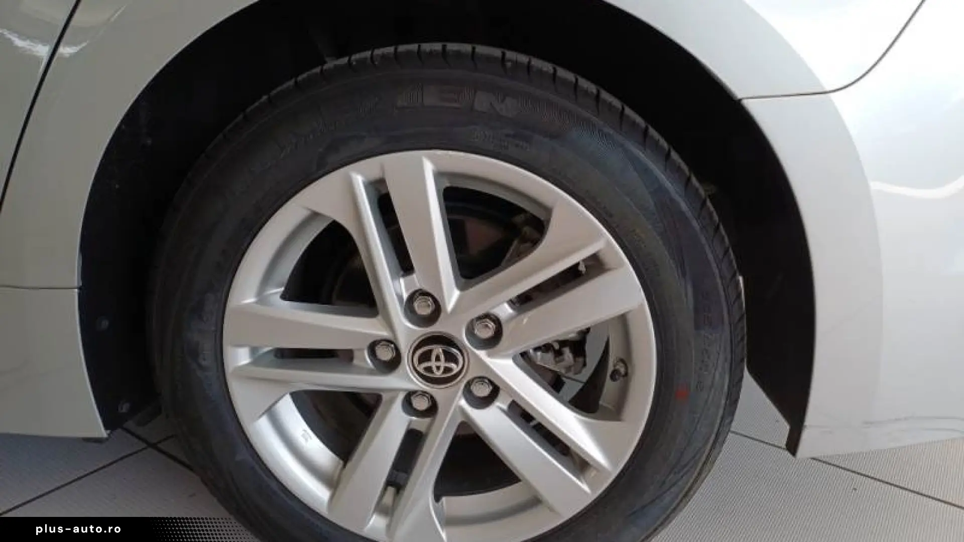 Toyota Corolla 1.8 Hybrid Touring Sport echipare Bussines