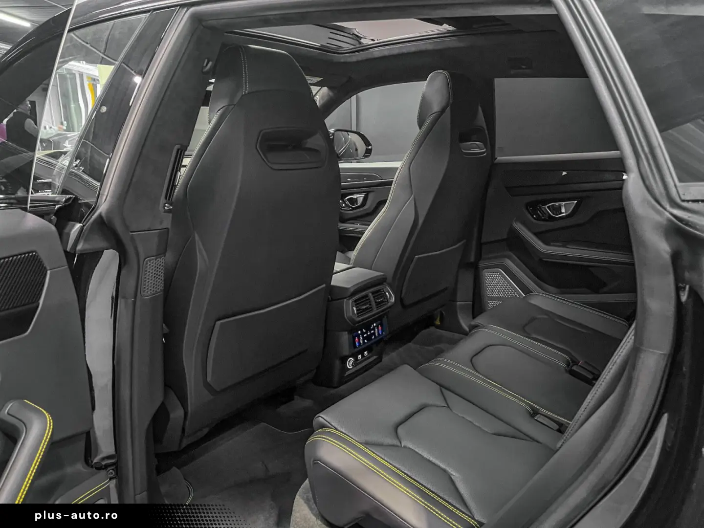 LAMBORGHINI Urus URUS S  AKRAPOVIC B&O 3d 23  PANO XPEL MY24