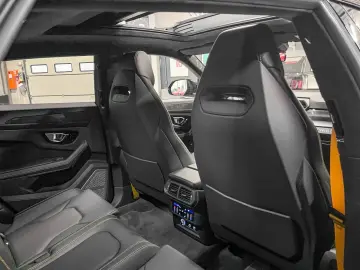 LAMBORGHINI Urus URUS S  AKRAPOVIC B&O 3d 23  PANO XPEL MY24
