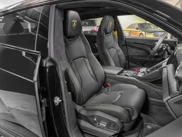 LAMBORGHINI Urus URUS S  AKRAPOVIC B&O 3d 23  PANO XPEL MY24