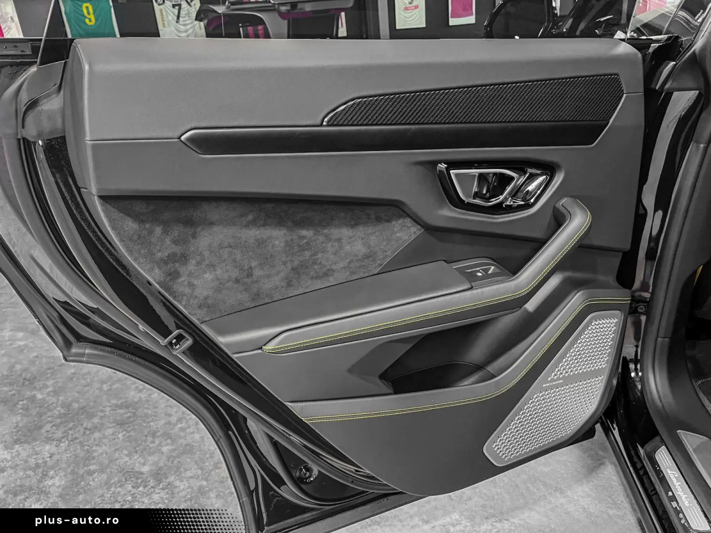 LAMBORGHINI Urus URUS S  AKRAPOVIC B&O 3d 23  PANO XPEL MY24