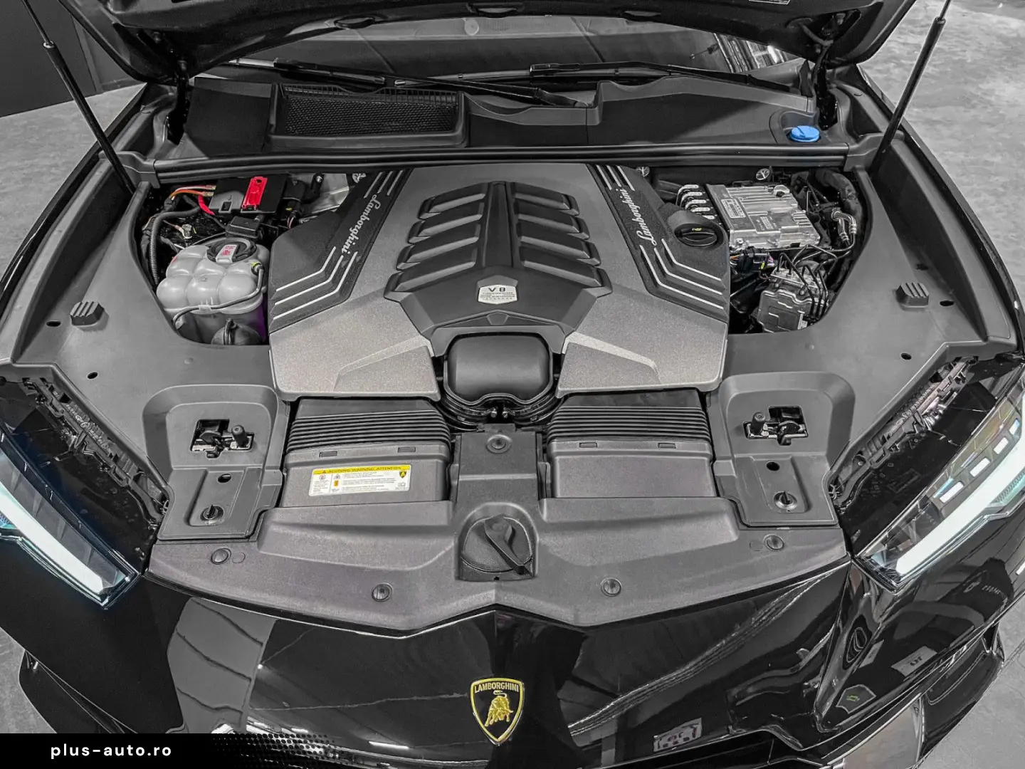 LAMBORGHINI Urus URUS S  AKRAPOVIC B&O 3d 23  PANO XPEL MY24