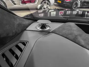 LAMBORGHINI Urus URUS S  AKRAPOVIC B&O 3d 23  PANO XPEL MY24