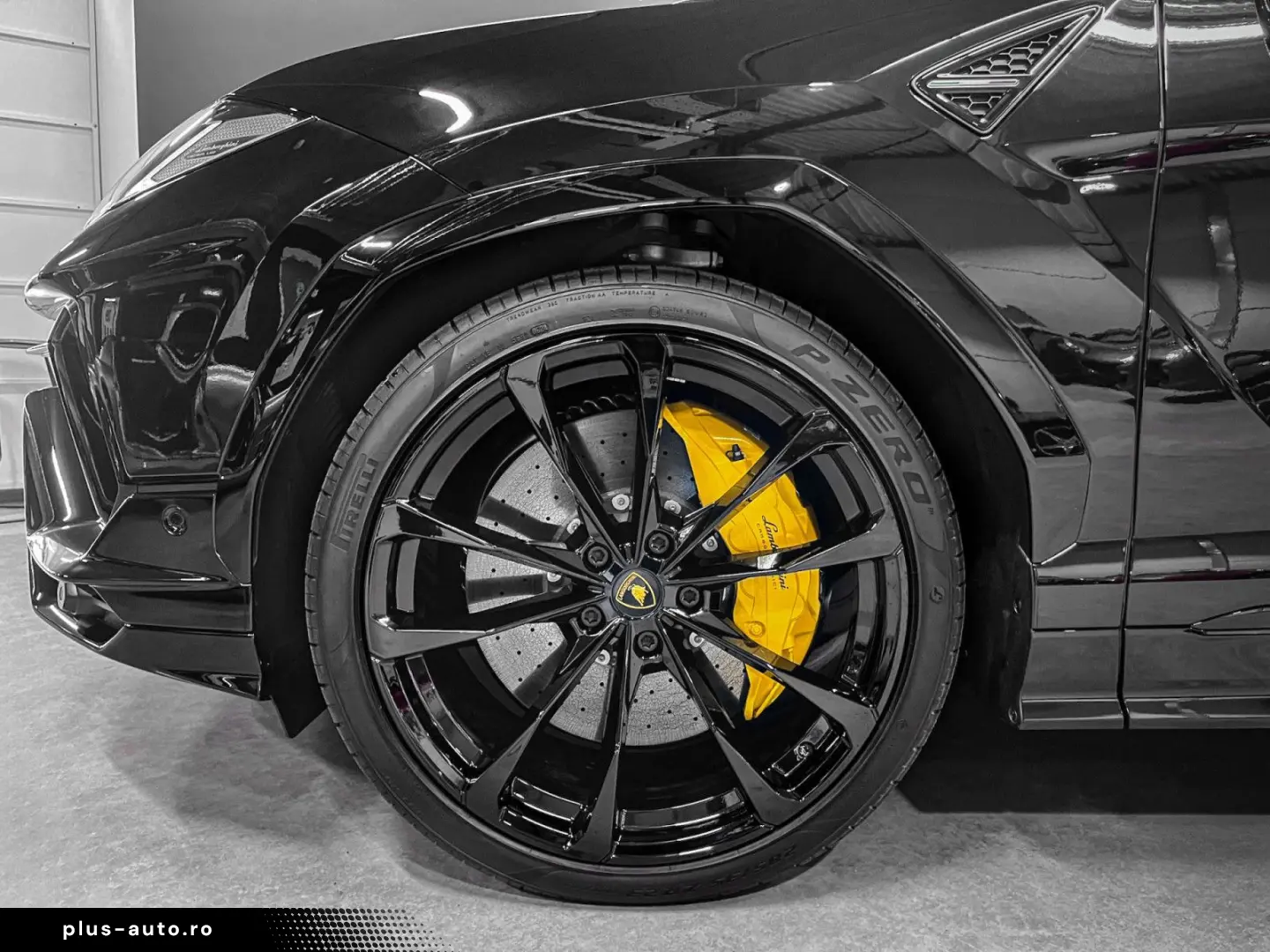 LAMBORGHINI Urus URUS S  AKRAPOVIC B&O 3d 23  PANO XPEL MY24