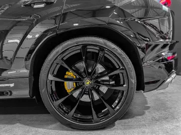 LAMBORGHINI Urus URUS S  AKRAPOVIC B&O 3d 23  PANO XPEL MY24