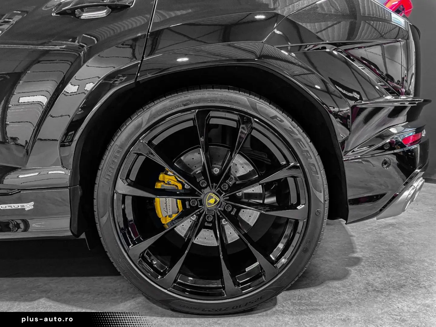 LAMBORGHINI Urus URUS S  AKRAPOVIC B&O 3d 23  PANO XPEL MY24