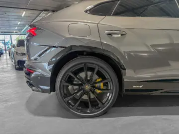 LAMBORGHINI Urus URUS S   Bang & Olufsen 3D   Carbone   23