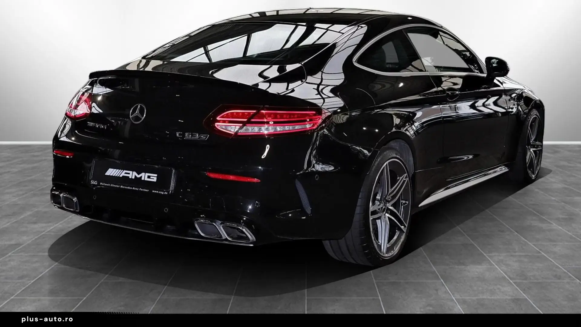 Mercedes-Benz C 63 AMG S KAMERA CARPLAY M-LED MEMORY 19 ZOLL