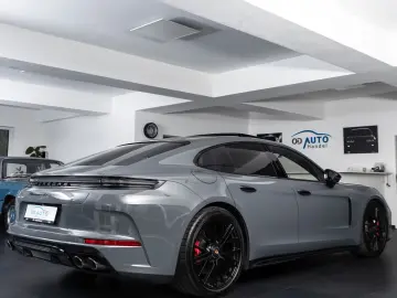 PORSCHE Panamera GTS SportDesign Beifahrerdisplay Pano