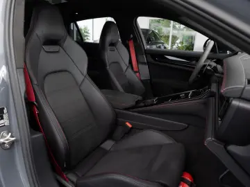 PORSCHE Panamera GTS SportDesign Beifahrerdisplay Pano