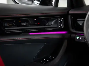 PORSCHE Panamera GTS SportDesign Beifahrerdisplay Pano