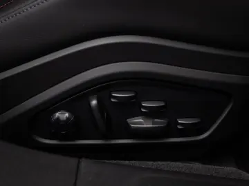 PORSCHE Panamera GTS SportDesign Beifahrerdisplay Pano