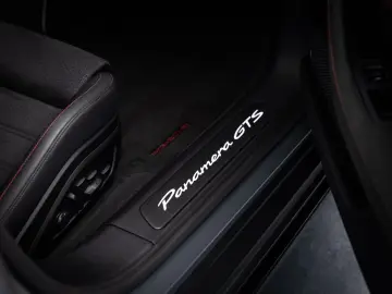 PORSCHE Panamera GTS SportDesign Beifahrerdisplay Pano