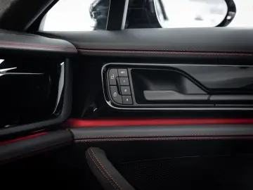 PORSCHE Panamera GTS SportDesign Beifahrerdisplay Pano