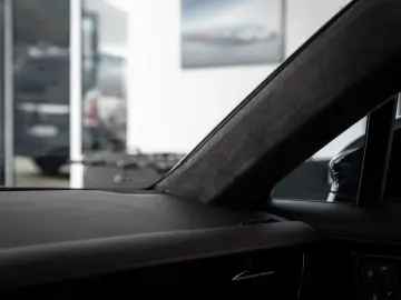 PORSCHE Panamera GTS SportDesign Beifahrerdisplay Pano