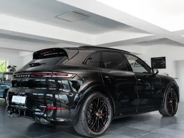 PORSCHE Cayenne S E-Hybrid SportDesign DVD im Fond AHK