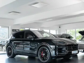 PORSCHE Cayenne S E-Hybrid SportDesign DVD im Fond AHK