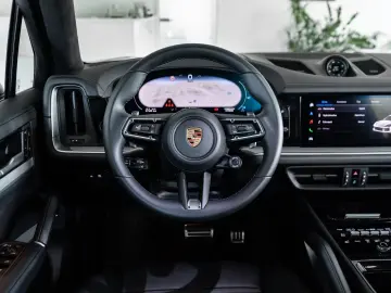 PORSCHE Cayenne S E-Hybrid SportDesign DVD im Fond AHK