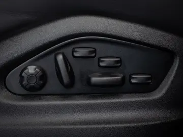 PORSCHE Cayenne S E-Hybrid SportDesign DVD im Fond AHK
