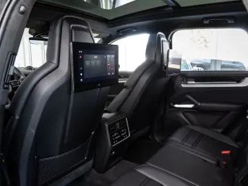 PORSCHE Cayenne S E-Hybrid SportDesign DVD im Fond AHK
