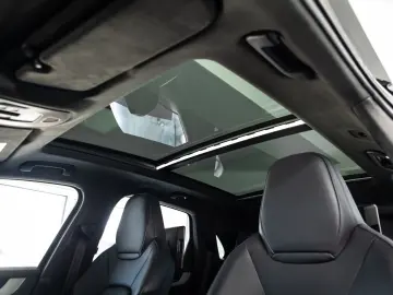 PORSCHE Cayenne S E-Hybrid SportDesign DVD im Fond AHK
