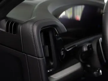 PORSCHE Cayenne S E-Hybrid SportDesign DVD im Fond AHK