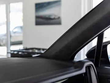 PORSCHE Cayenne S E-Hybrid SportDesign DVD im Fond AHK