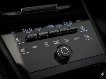 PORSCHE Cayenne S E-Hybrid SportDesign DVD im Fond AHK
