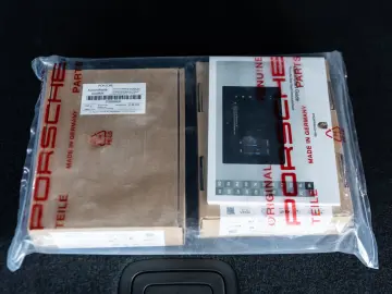 PORSCHE Cayenne S E-Hybrid SportDesign DVD im Fond AHK
