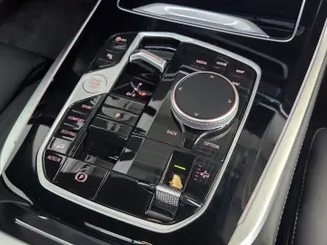 BMW X7 xDrive40d M Sport Pro AHK Sitzlüftung ACC