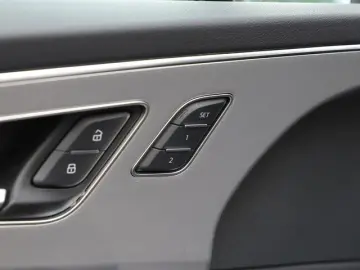 AUDI Q7 TDI quattro S line AHK ACC HuD LM21 Matrix LE