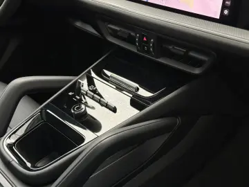 PORSCHE Cayenne E-Hybrid PANO BOSE Sportsitze