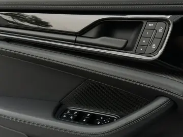PORSCHE Panamera 4S E-Hybrid PANO Soft-Close Sportsitze