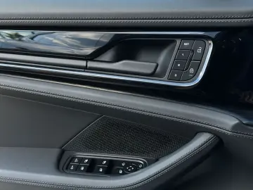 PORSCHE Panamera GTS PANO Soft-Close SHZ V H