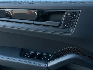 PORSCHE Cayenne GTS PANO Beifahrerdisplay SHZ V H