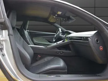 ASTON MARTIN DB12 Coupe