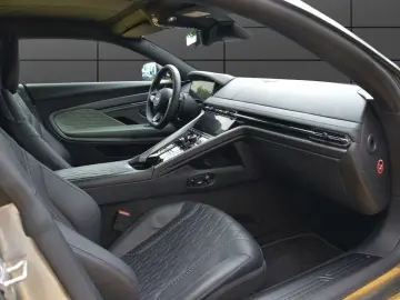 ASTON MARTIN DB12 Coupe