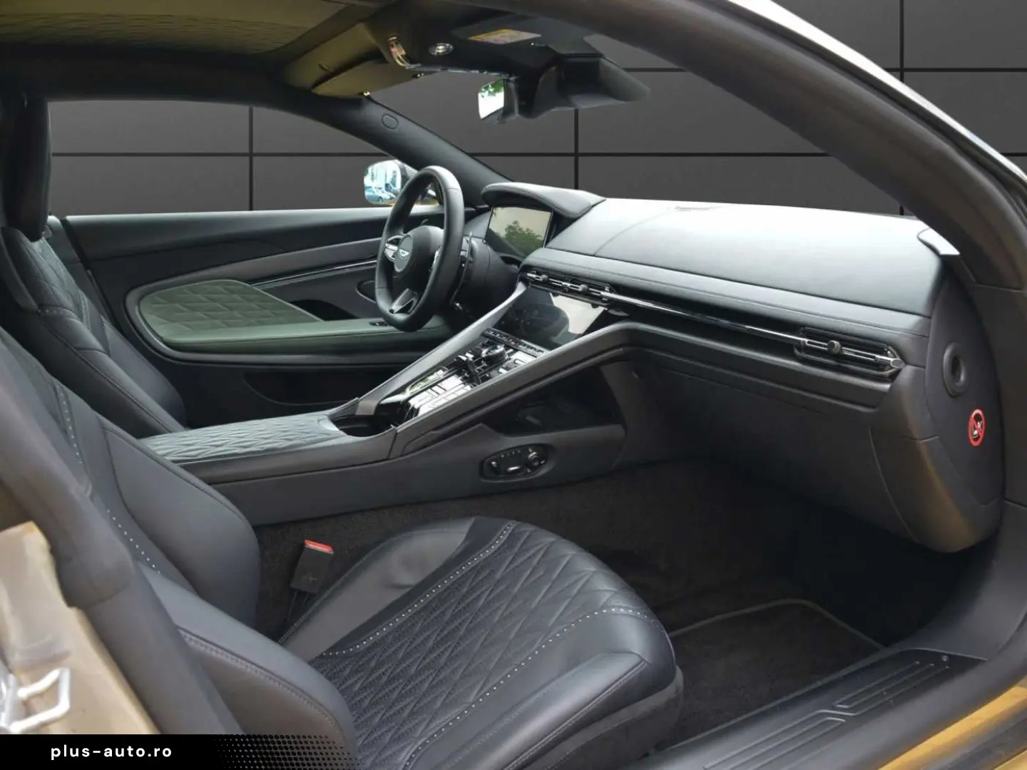 ASTON MARTIN DB12 Coupe