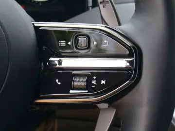ASTON MARTIN DB12 Coupe