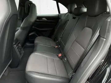PORSCHE Macan 4 PANO PASM SHZ