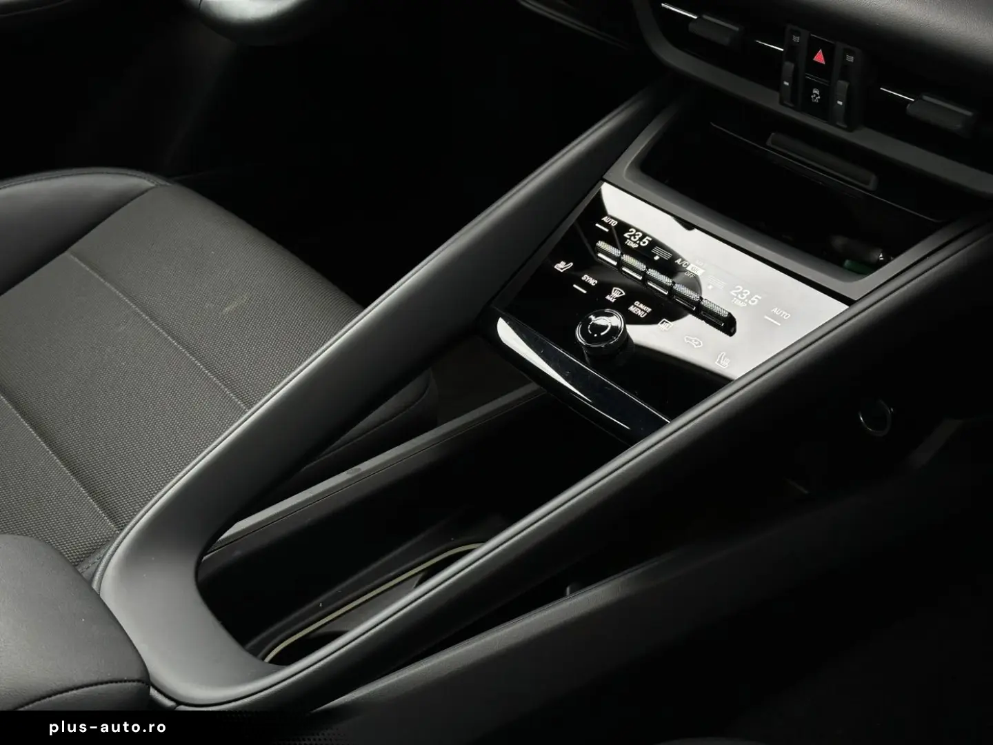 PORSCHE Macan 4 PANO PASM SHZ
